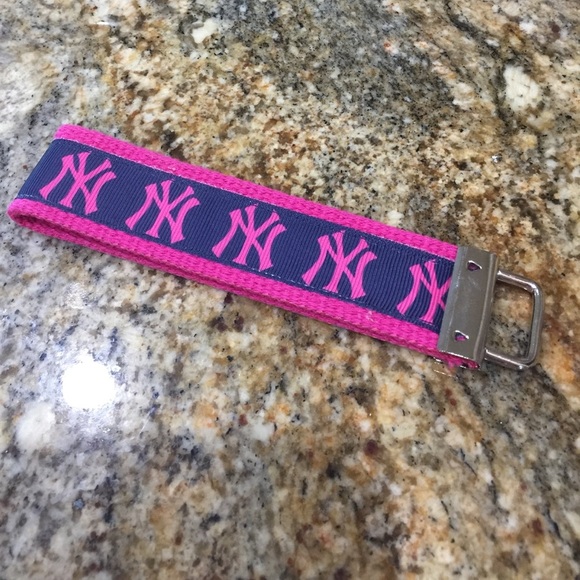 Accessories - Fuchsia New York Yankees Keyfob